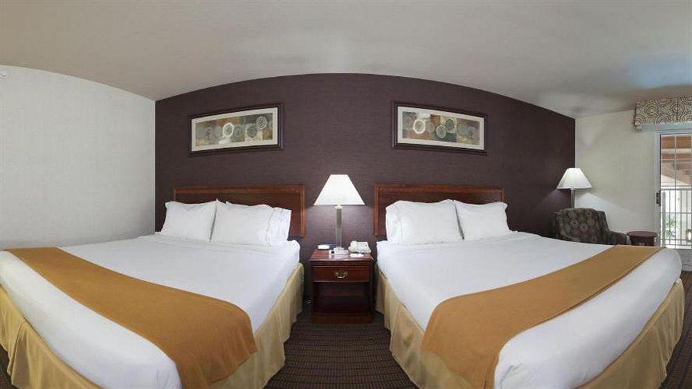 Holiday Inn Express Grand Rapids Southwest, An Ihg Hotel Grandville Bagian luar foto